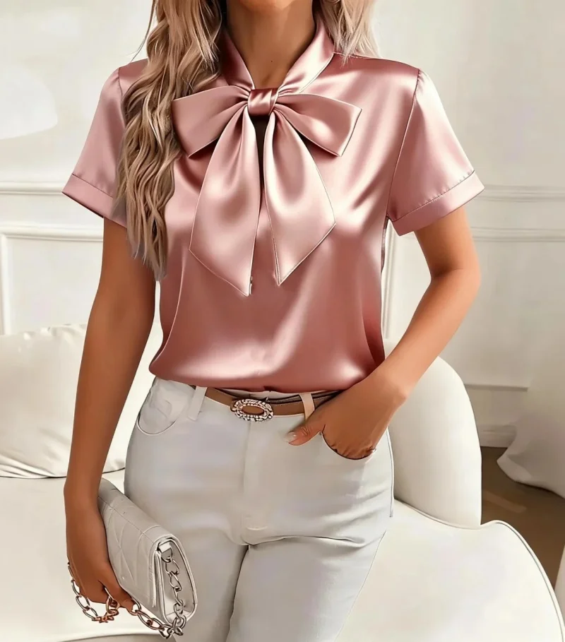 Satin Bow Tie - Elegante damesblouse met satijnen strik, korte